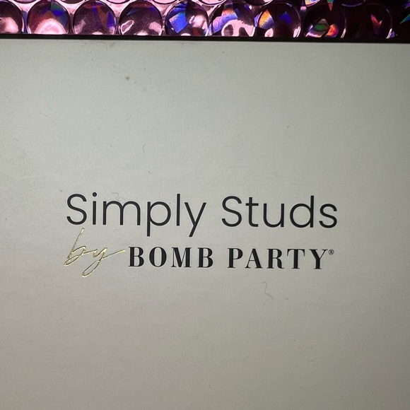 Bomb Party Silver Earring Set
BP-UP UP AND AWAY - Picture 3 of 3